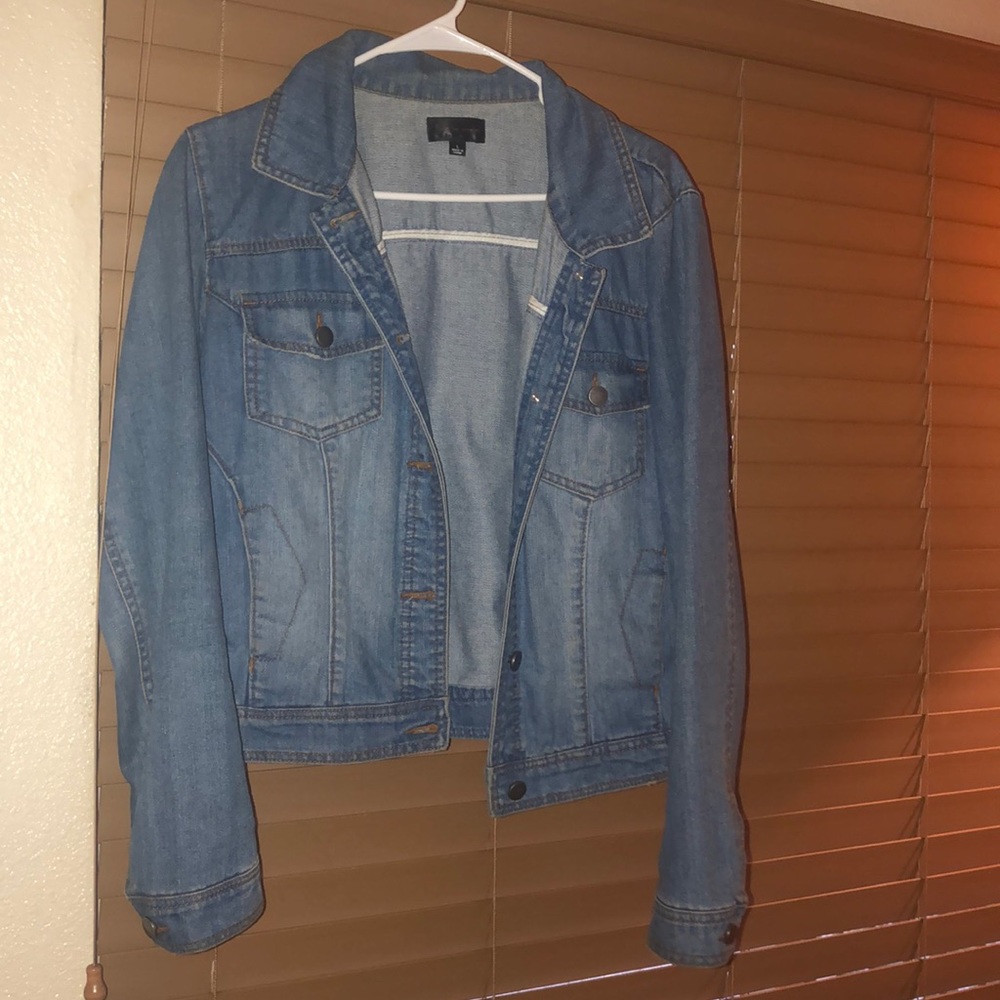 Fitted jean jacket size L